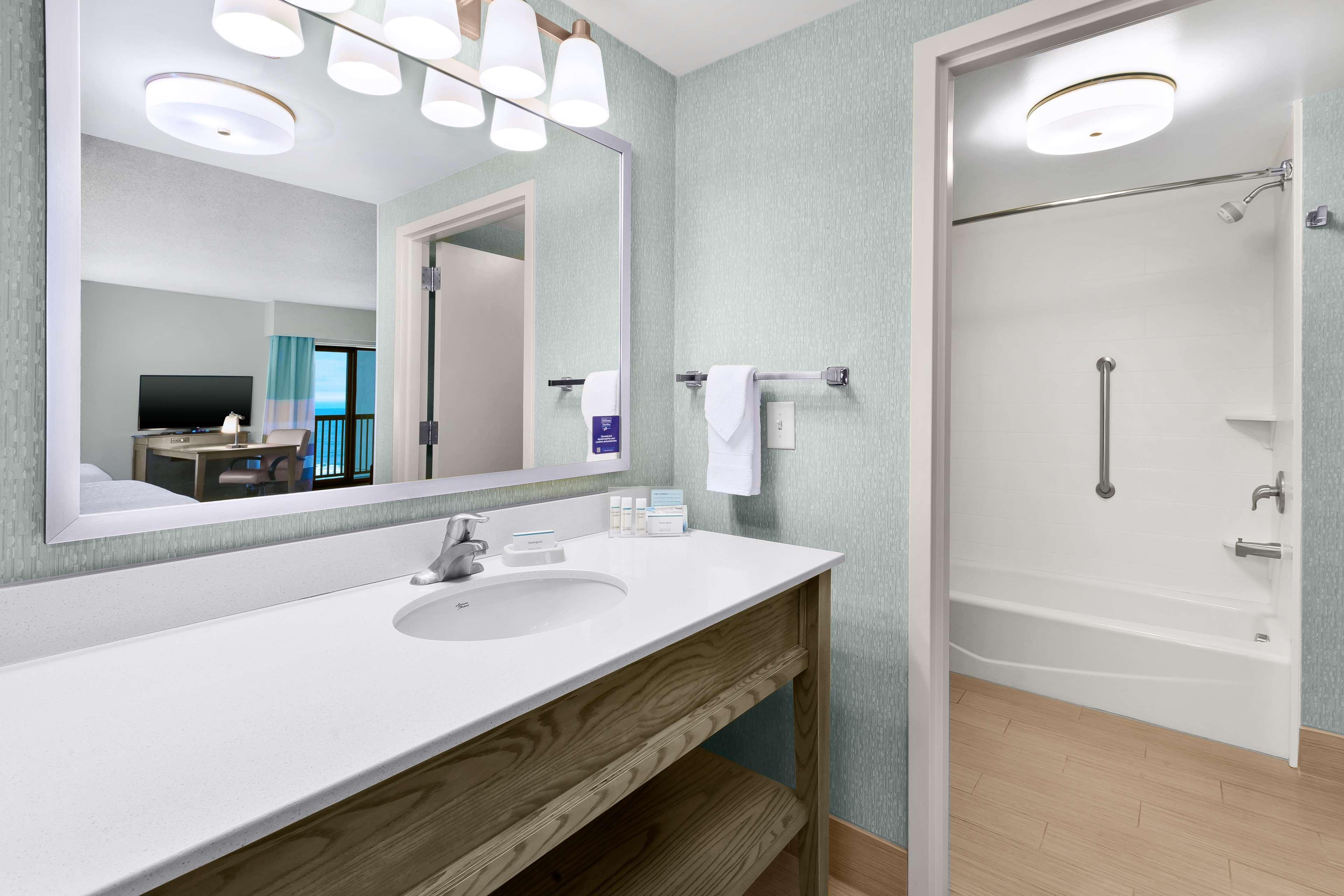 Hampton Inn & Suites By Hilton Carolina Beach Oceanfront Extérieur photo